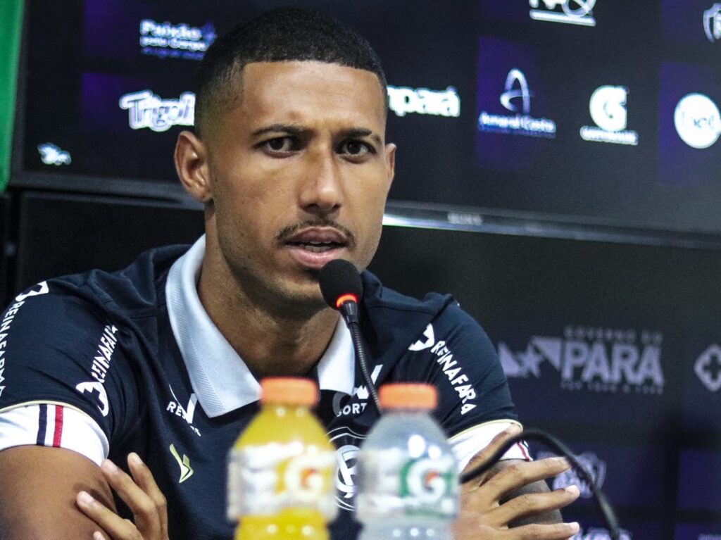 Remo demite por justa causa atacante flagrado fumando maconha