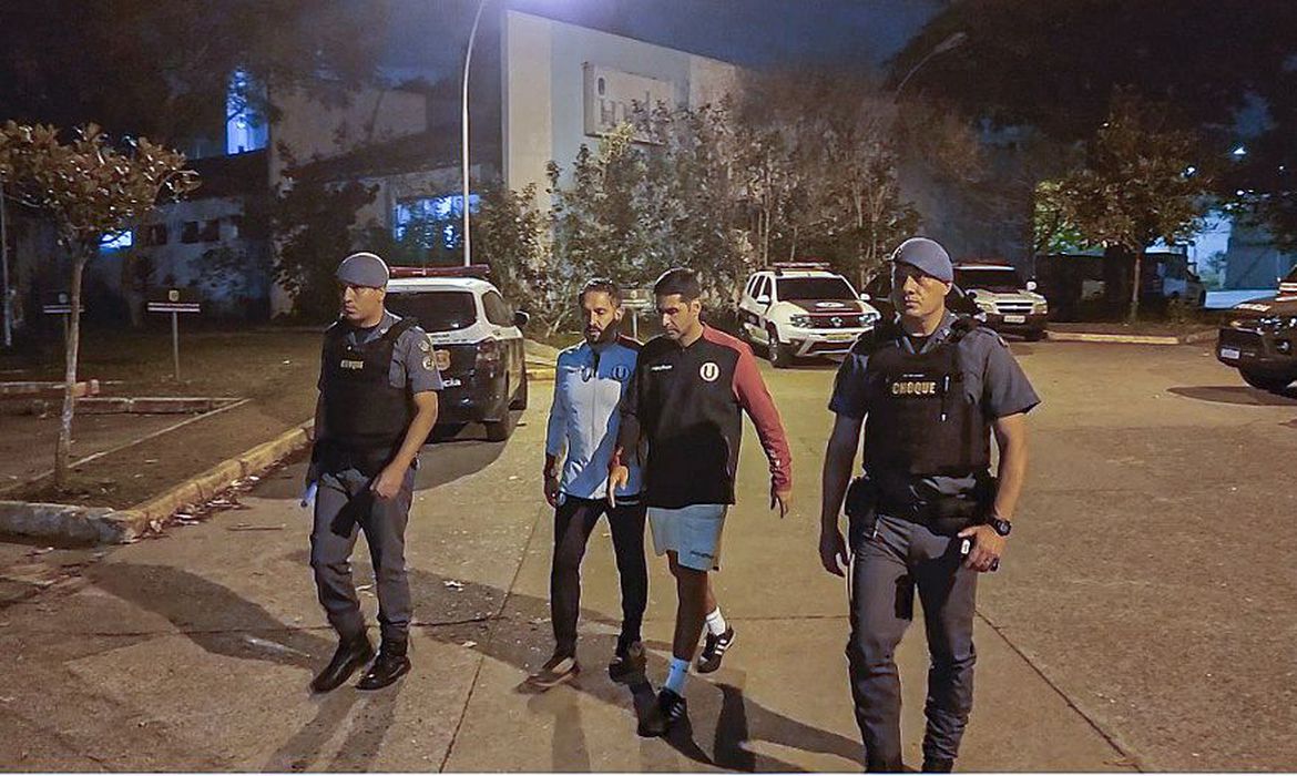 Preparador físico do Universitário é preso por racismo após vitória do Corinthians