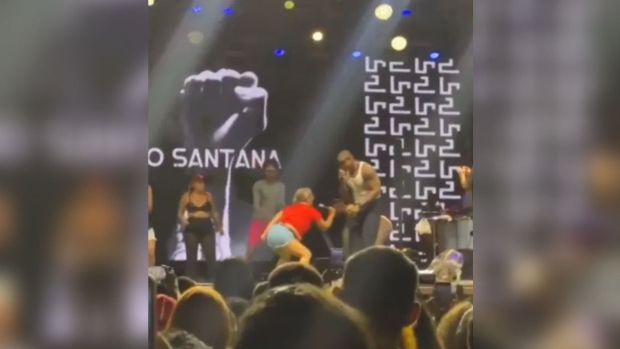 Léo Santana expulsa fã do palco durante show no Pará