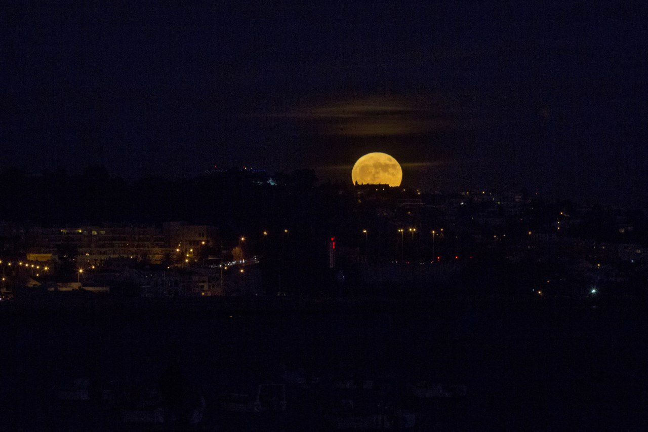 Primeira Superlua do ano poderá ser vista nesta segunda-feira (3)