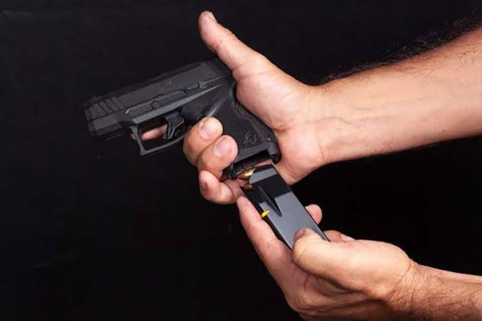 Suspeito é preso em flagrante com pistola carregada em Marabá