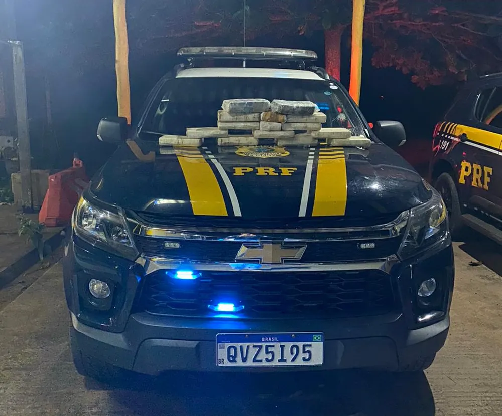 PRF apreende 15 kg de drogas dentro de móveis transportados na BR-230