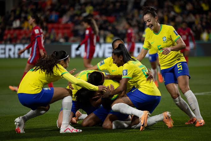 Brasil faz 4 a 0 no Panamá em estreia na Copa
