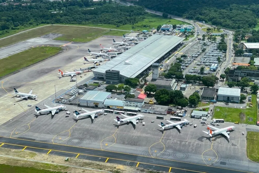 Avião colide com pássaro durante decolagem e causa cancelamento de voos no Pará