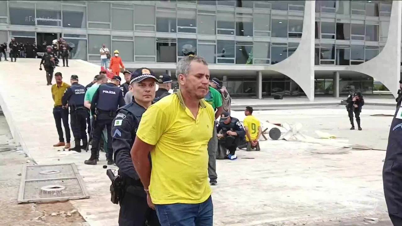 Bolsonarismo precisa voltar a temer as leis e respeitar as autoridades no Brasil