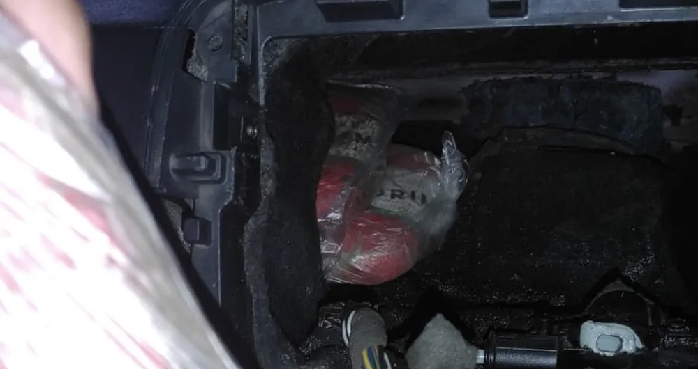 Polícia apreende R$ 2 milhões em drogas escondidas em painel de carro no Pará