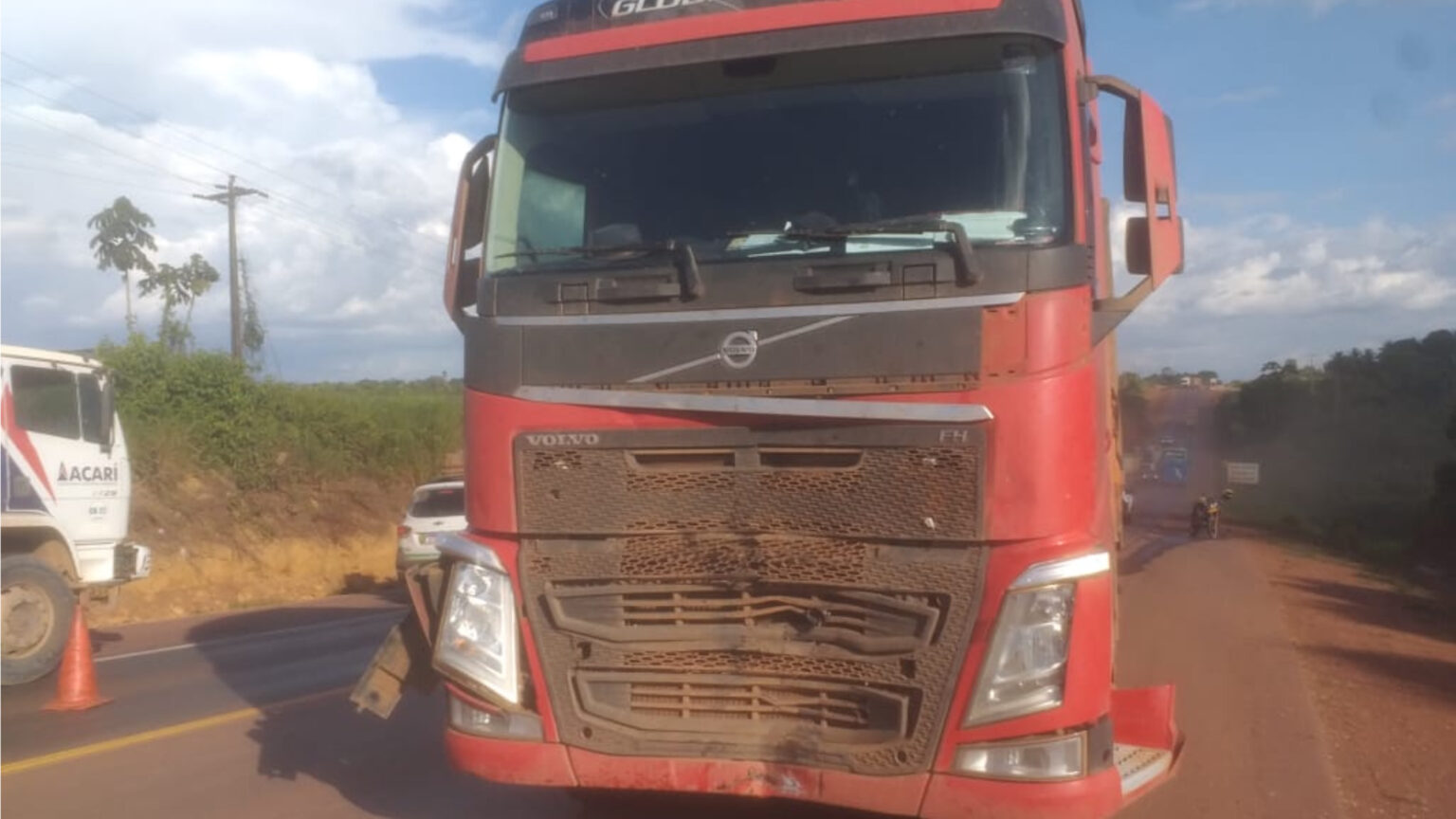 Motociclista morre após colidir com carreta no interior do Pará