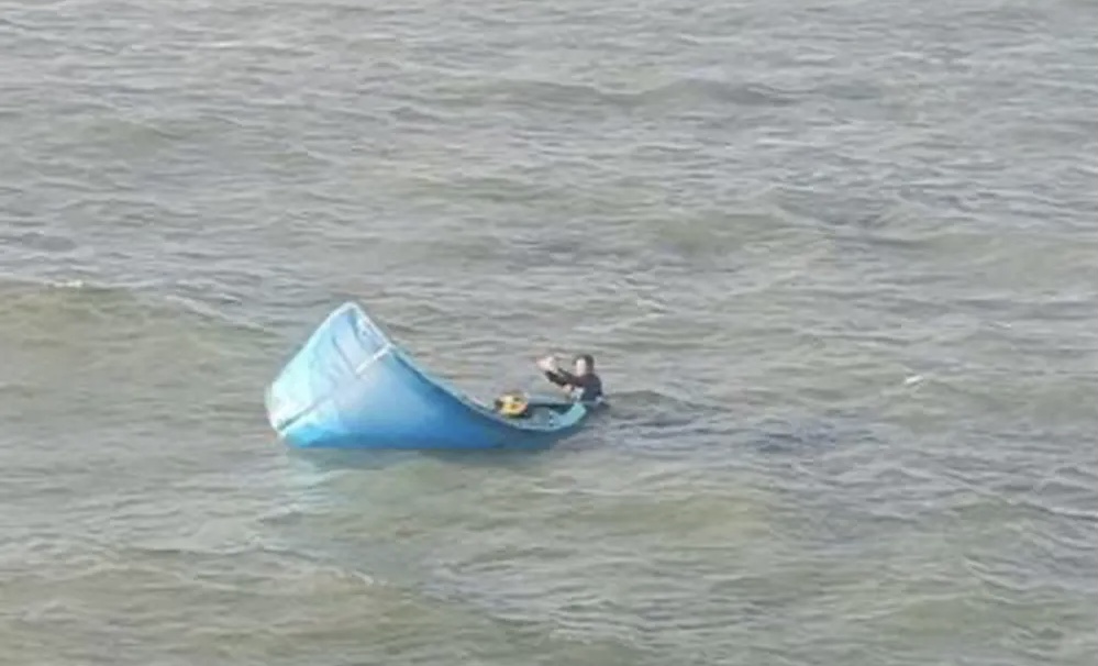 Praticante de kitesurf fica à deriva em Salinópolis, no Pará