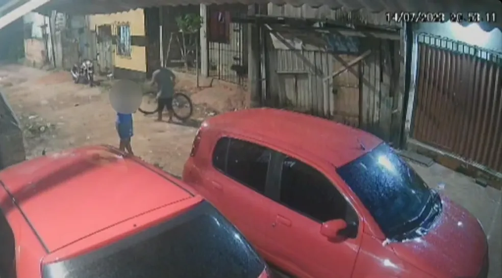 Homem dá socos e arremessa bicicleta contra mulher no Pará