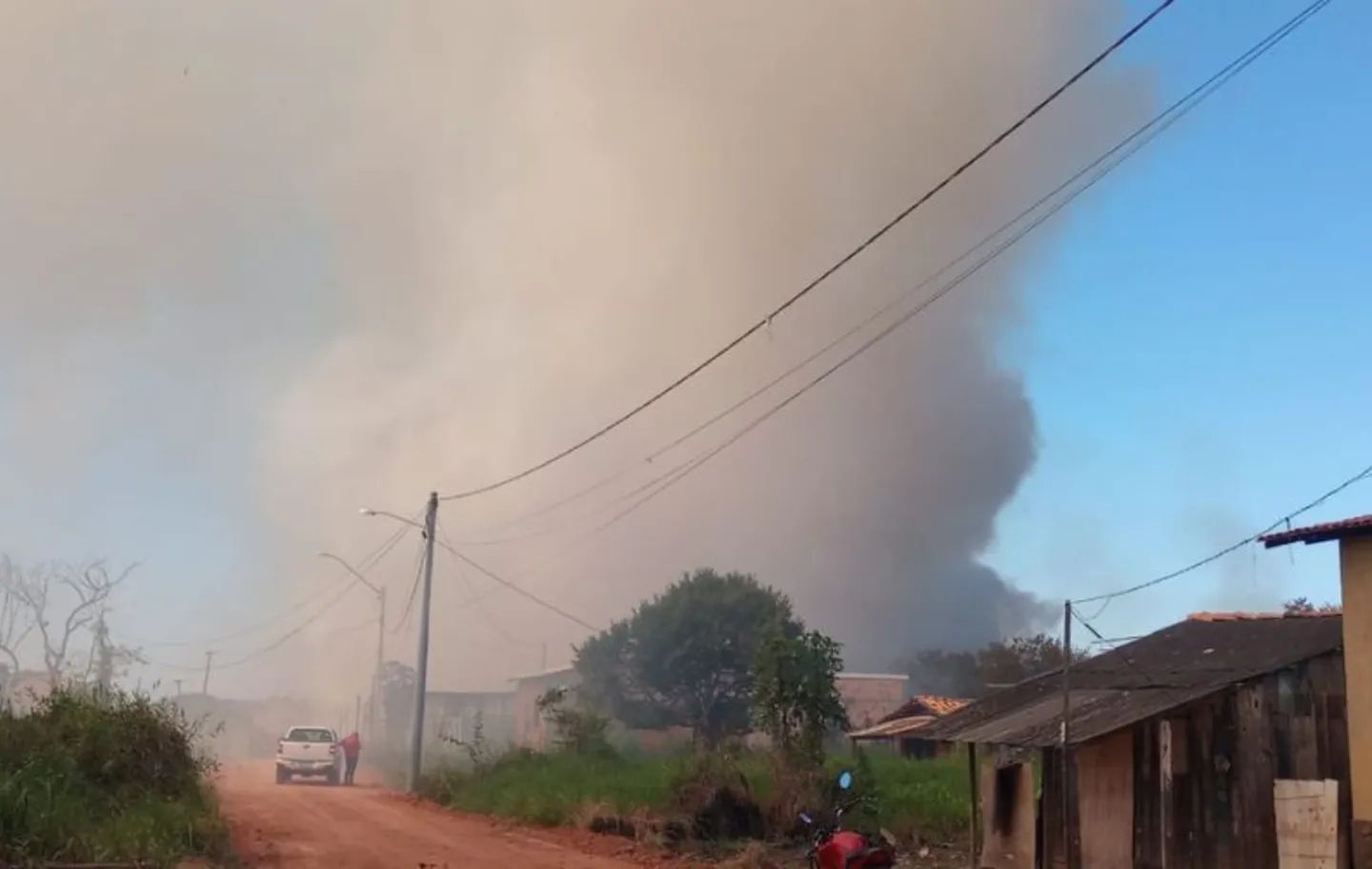 Incêndio em vegetação deixa nuvem de fumaça em Marabá