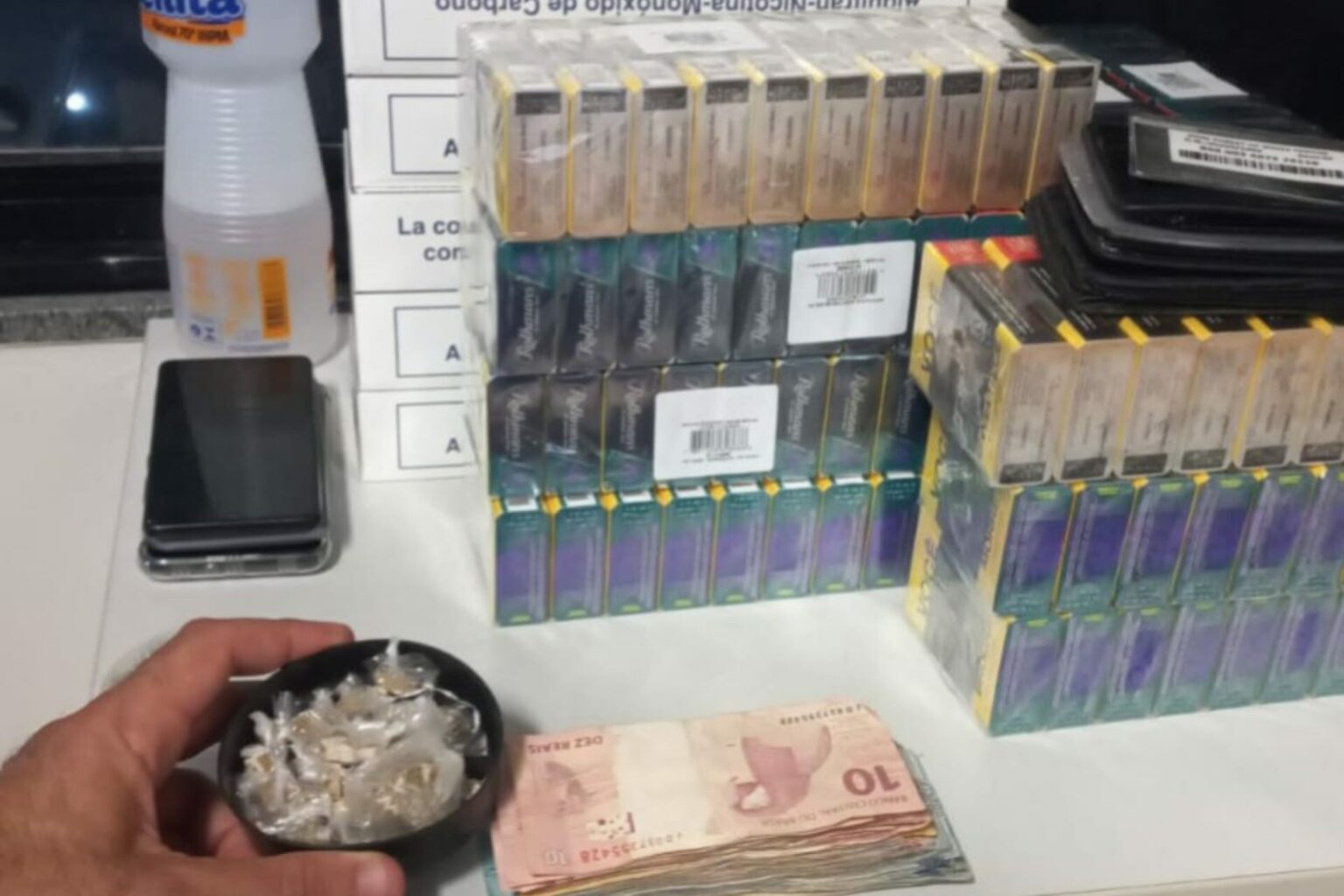 Homem é preso com 50 porções de oxi e 5600 cigarros no Pará