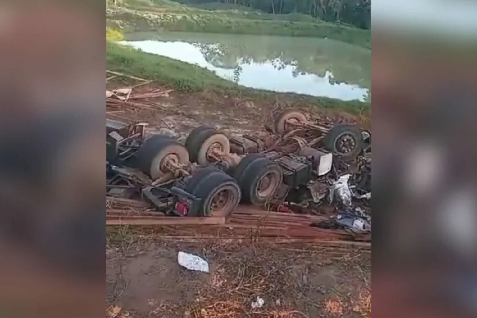 Motorista morre após carreta tombar na BR-163