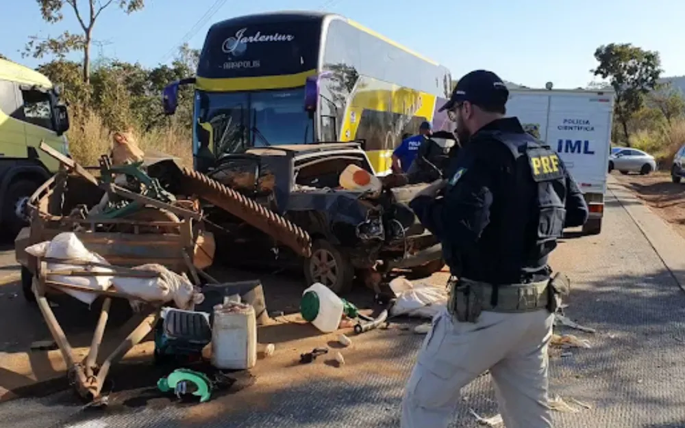 Motorista morre após colisão frontal com ônibus no Pará