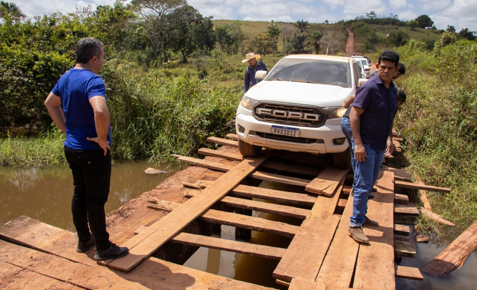 Prefeito Alexandre Siqueira promete melhorias nas estradas vicinais em Tucuruí