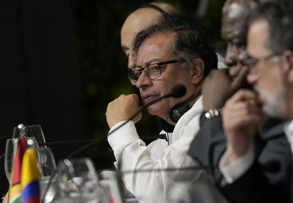 Presidente da Colômbia pede fim da exploração de petróleo na Amazônia