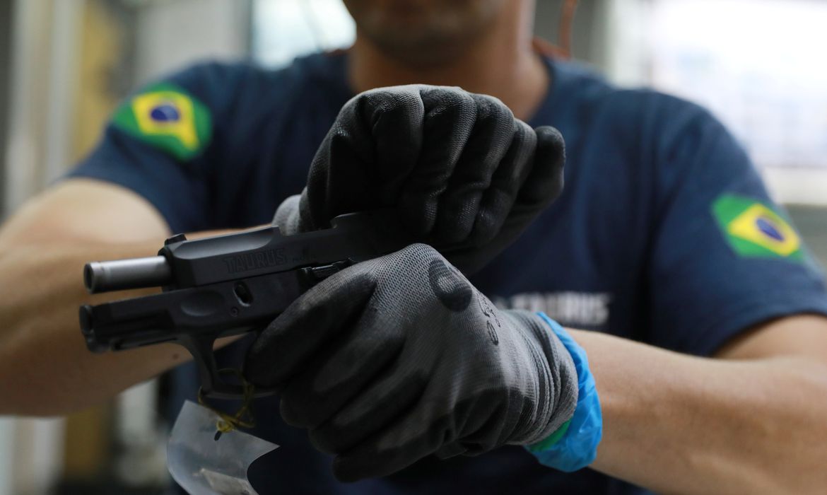 Senado aprova teste toxicológico para posse e porte de arma de fogo