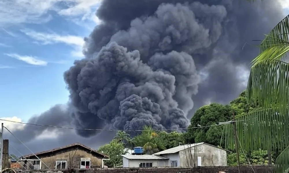 Incêndio de grandes proporções atinge fábrica no Pará