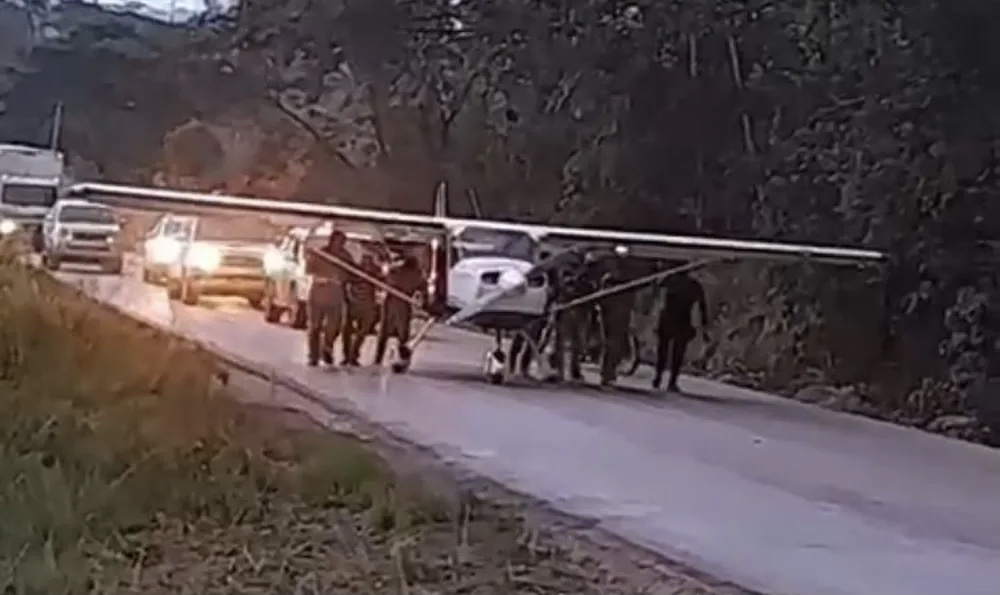 Avião monomotor faz pouso forçado em rodovia no sul do Pará
