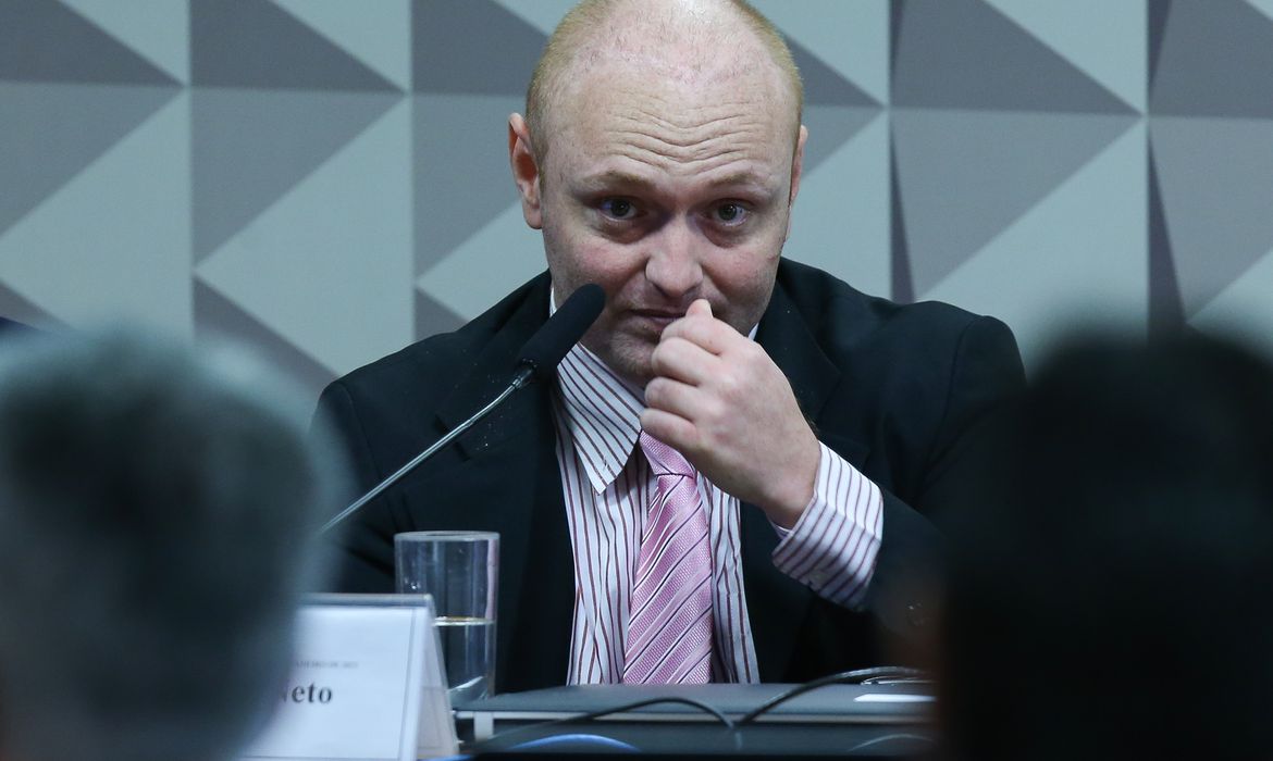 Hacker que vazou conversas da Lava Jato é condenado a 20 anos de prisão