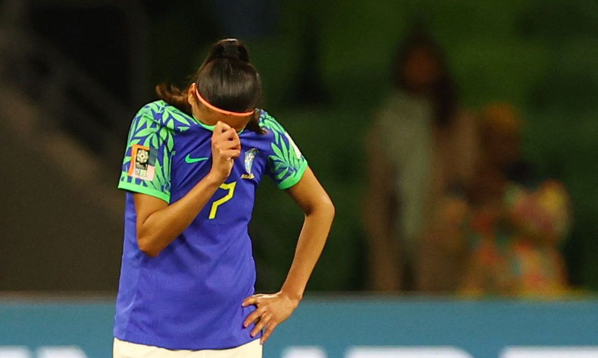 Brasil empata com Jamaica e é eliminado da Copa em despedida de Marta