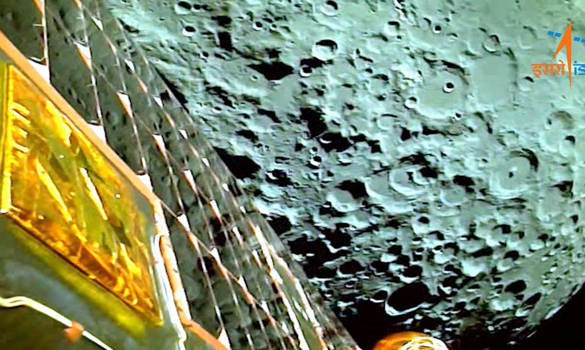 Índia é primeiro país a pousar sonda no polo sul da Lua