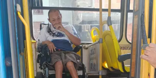 Cadeirante fica preso por mais de 4 horas em ônibus: ‘É muita humilhação’