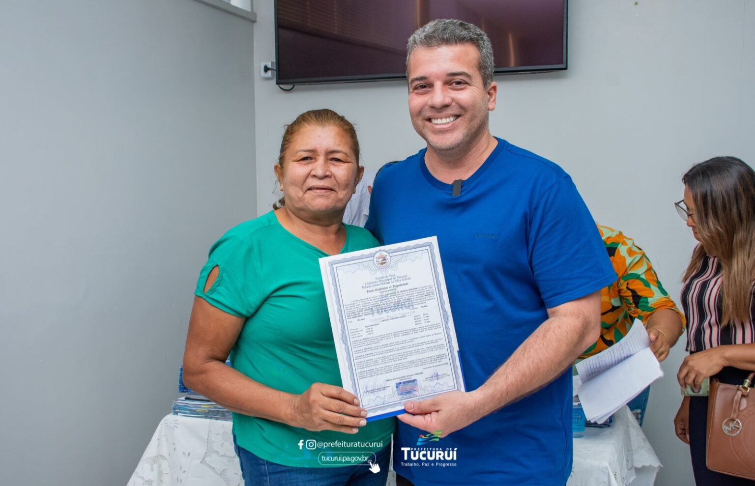 Prefeitura de Tucuruí entrega títulos definitivos para moradores do Bairro Getat