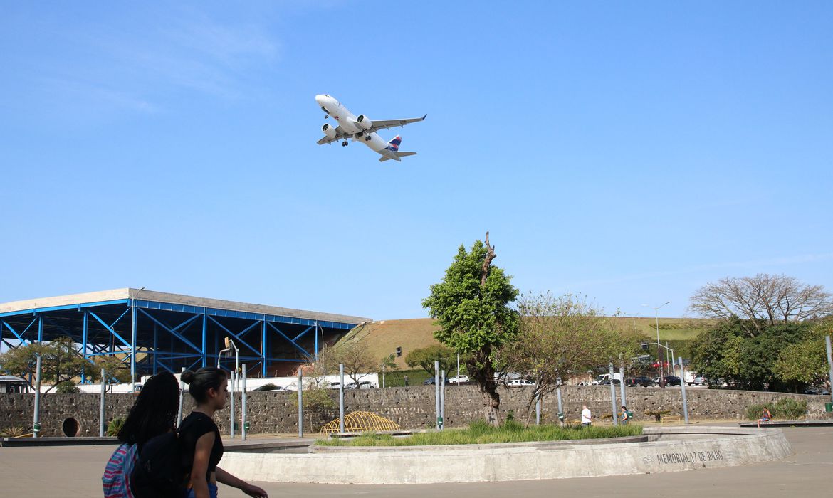 Aeroporto cancela voos após alarme falso de sequestro
