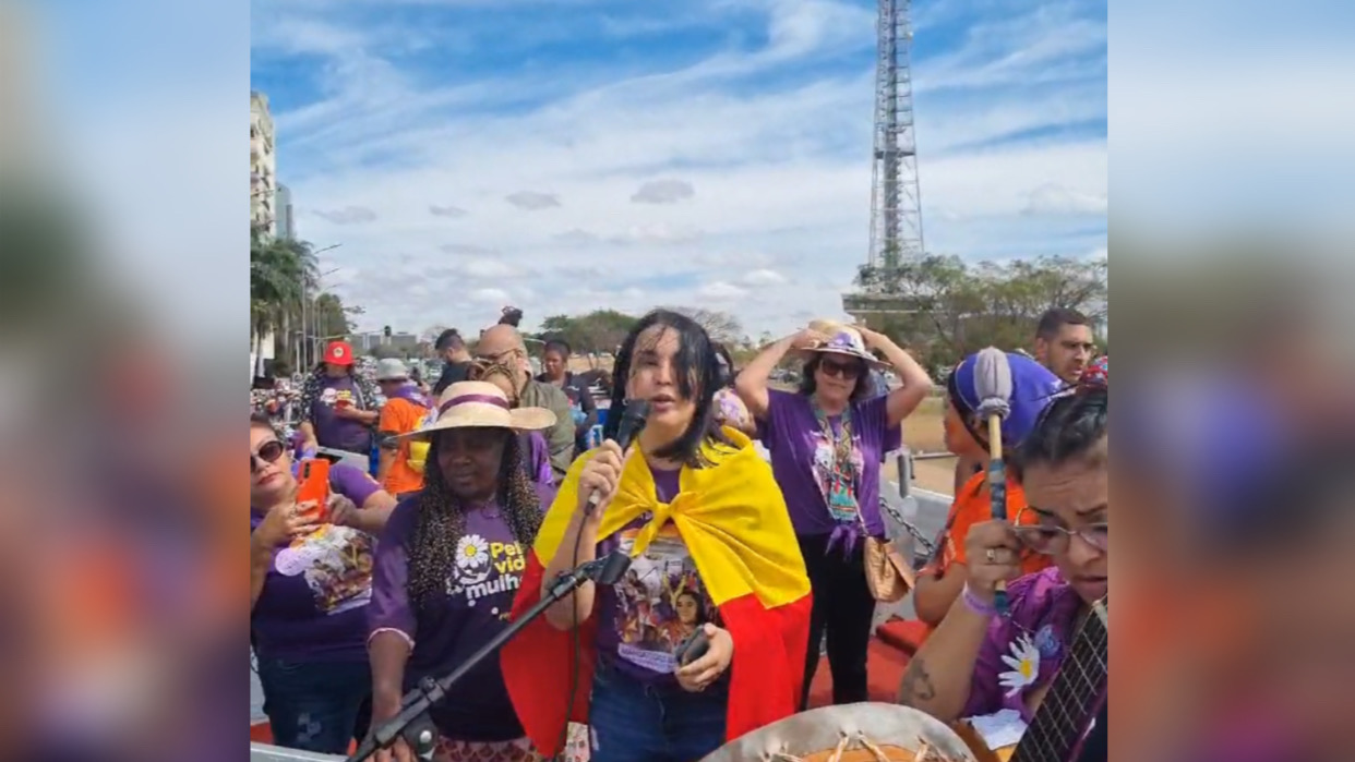 Ex-primeira-dama de Marabá faz discurso inflamado na Esplanada dos Ministérios, em Brasília