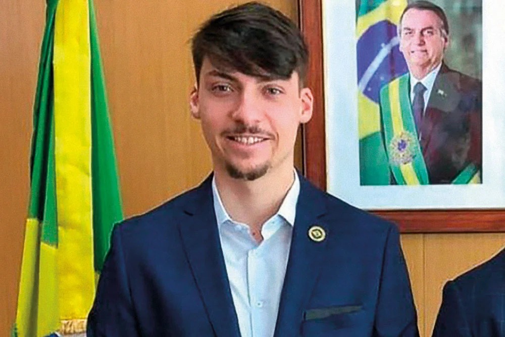 Jair Renan Bolsonaro é alvo de operação da polícia do DF
