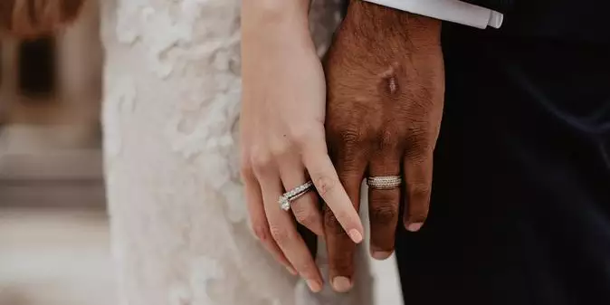Pesquisa aponta que 39% das pessoas traem mesmo tendo um relacionamento feliz