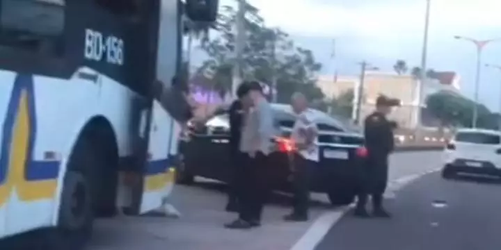 Vítimas de acidente ficam presas embaixo de ônibus no Pará