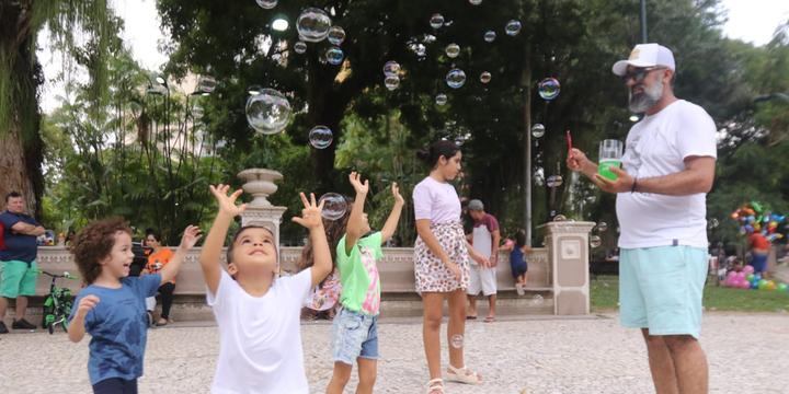 Levantamento afirma que gastos com filho podem chegar a R$ 1,5 milhão