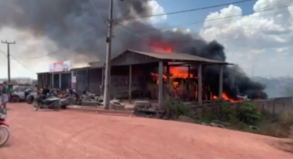 Incêndio destrói estabelecimentos às margens da Transamazônica no sudoeste do Pará