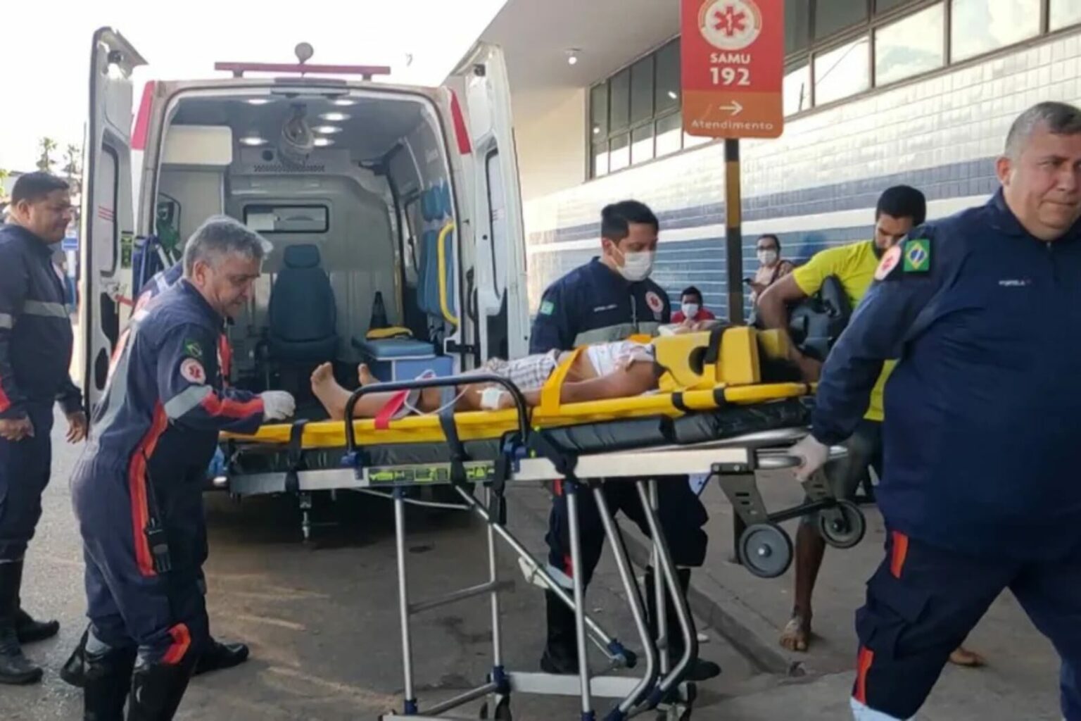 Família fica ferida após carreta tombar na PA-370