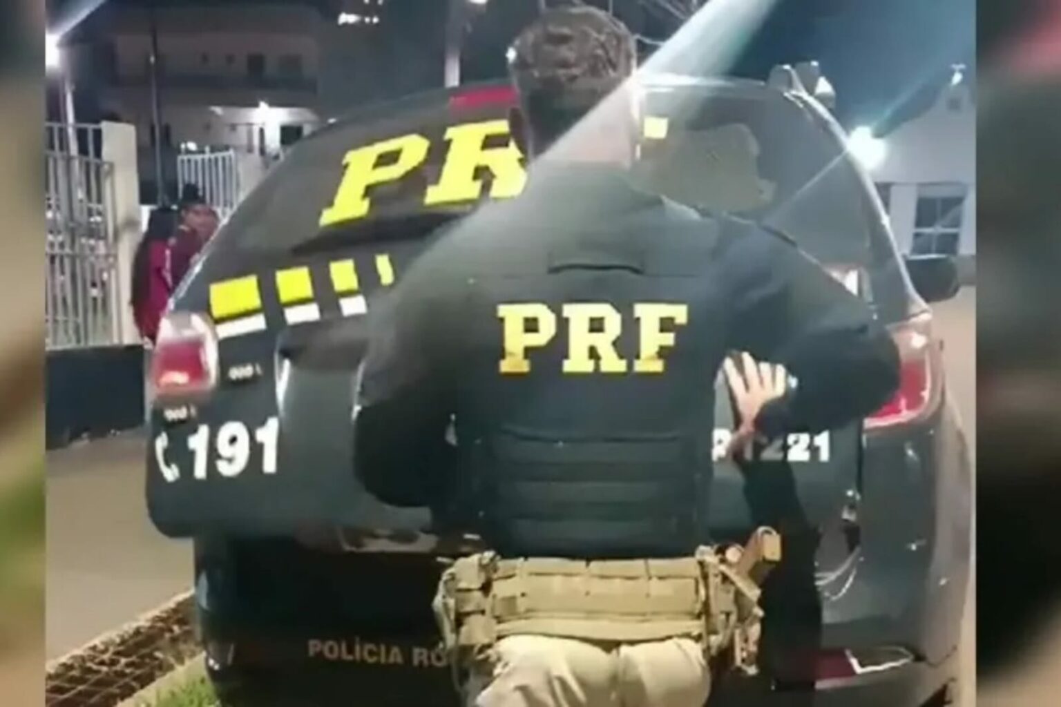 PRF prende suspeito por homicídio na BR-163