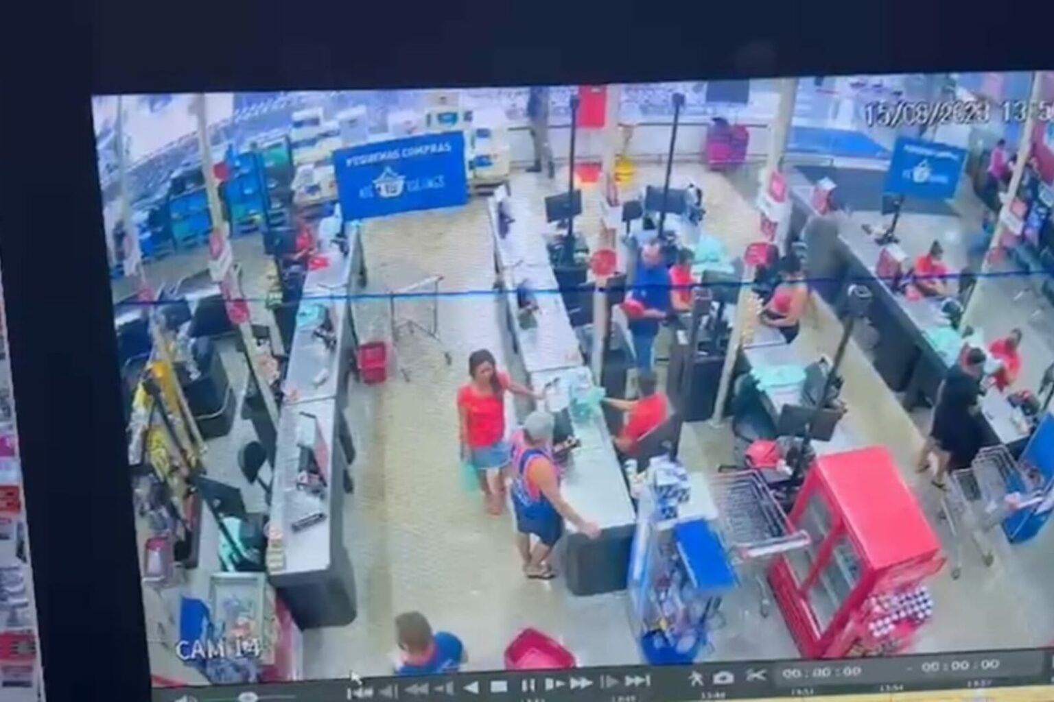 Bandidos armados rendem vigilante e assaltam supermercado no Pará