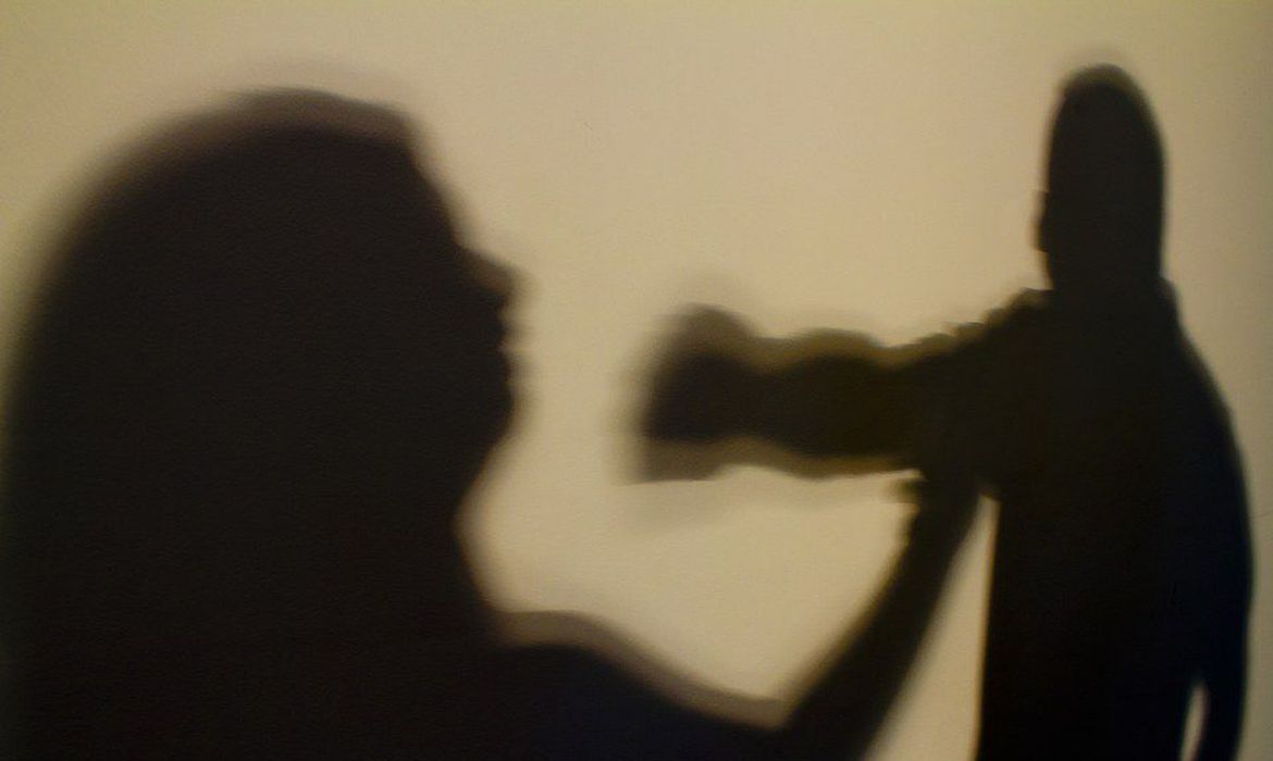 Homem agride mulher com socos na cabeça por causa de ciúmes em Marabá