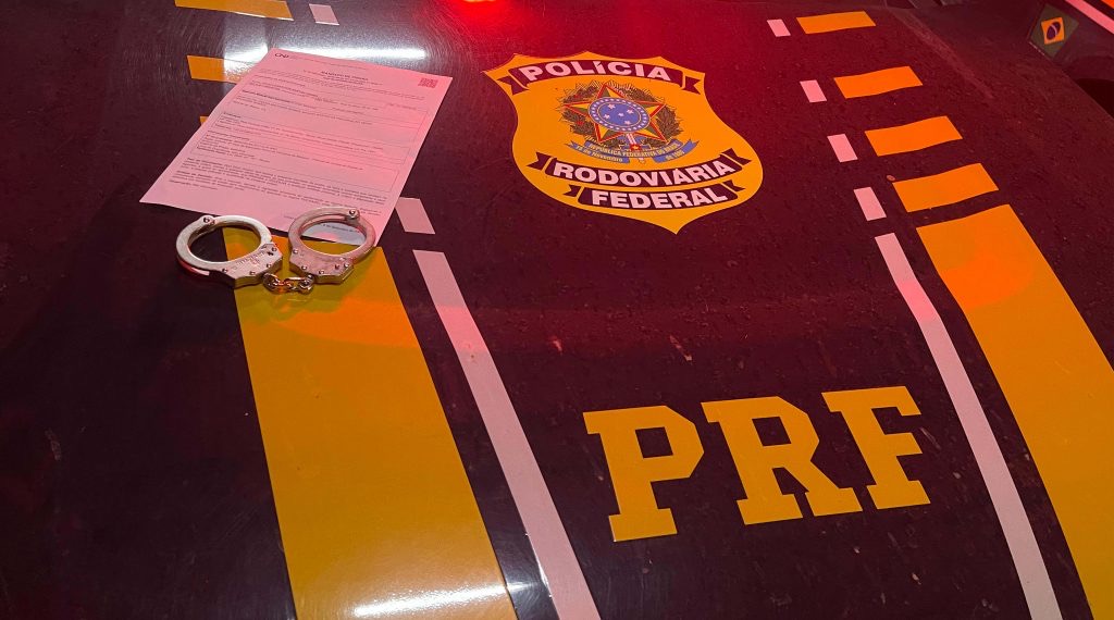 Homem com mandado de prisão por roubo é preso pela PRF no Pará