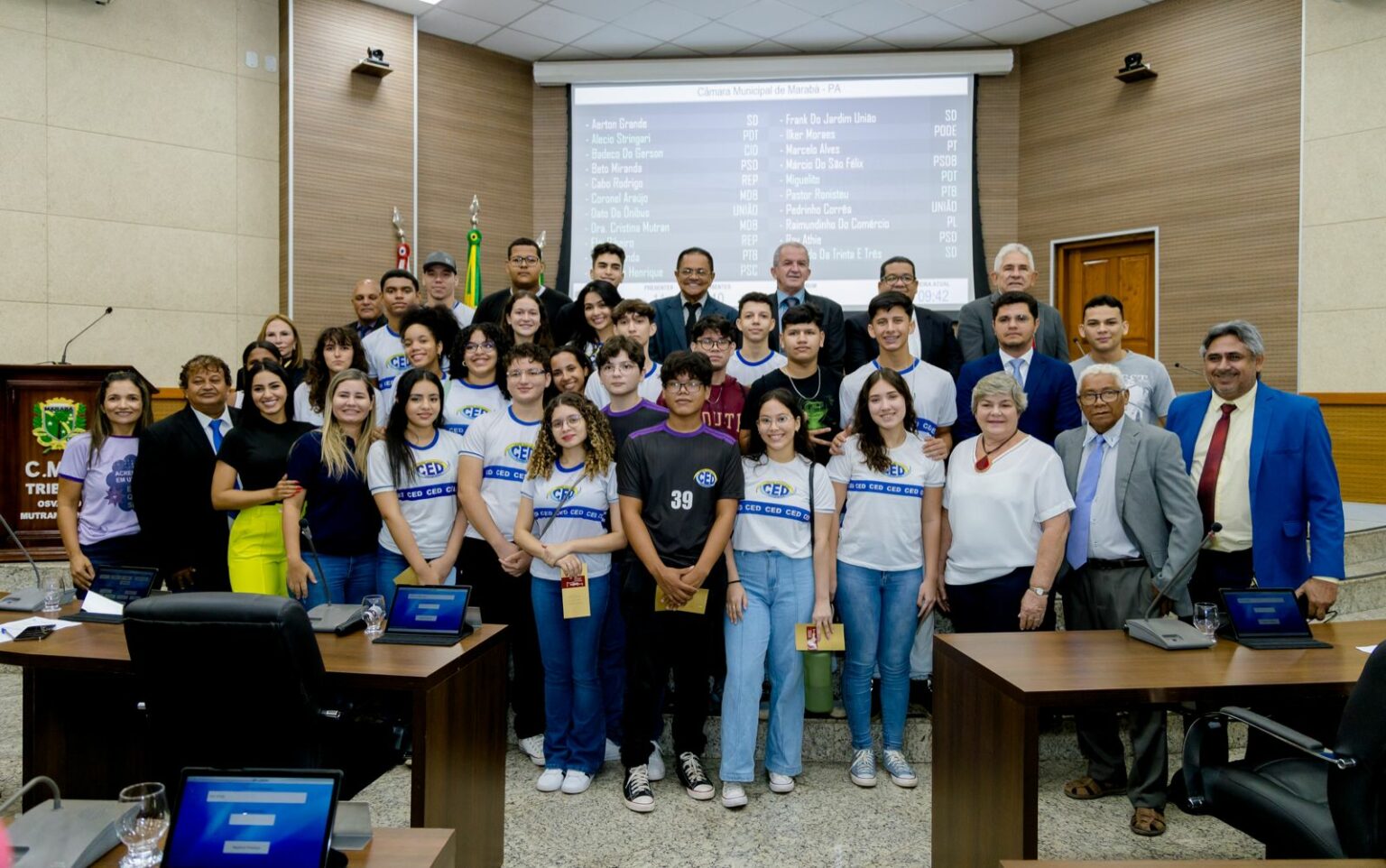 Alunos da Escola Disneylândia visitam a Câmara de Marabá