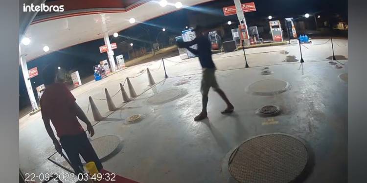 Vídeo: frentista põe assaltante armado para correr de posto no oeste do Pará