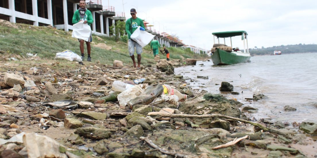 Garis recolhem cerca de 300 sacos de lixo por dia nos rios em Marabá