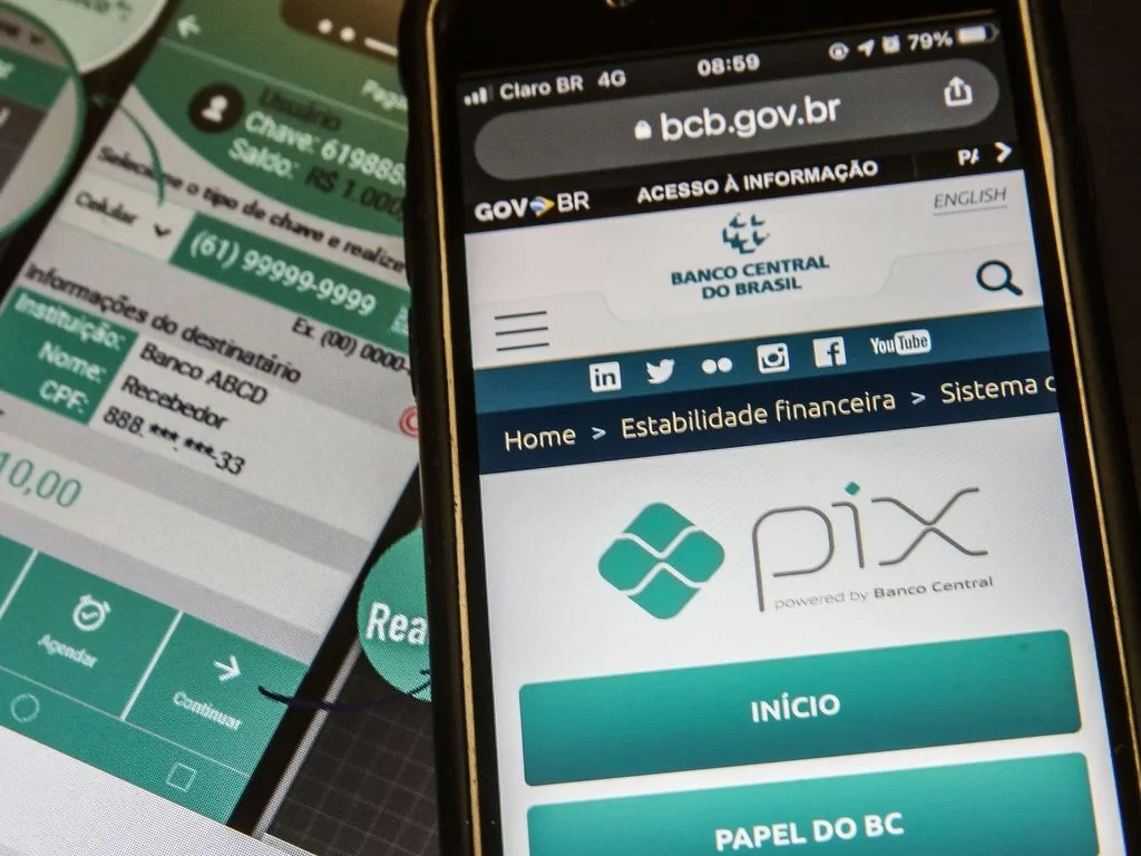 Pedreiro faz Pix errado e pede ajuda para não ser preso