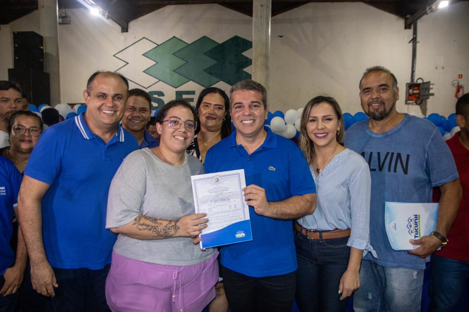 Prefeitura de Tucuruí entrega 115 títulos permanentes a moradores da Vila Permanente