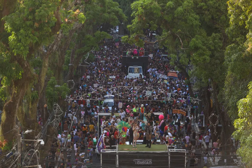 Milhares de pessoas participam da 21ª Parada do Orgulho LGBTI+ em Belém