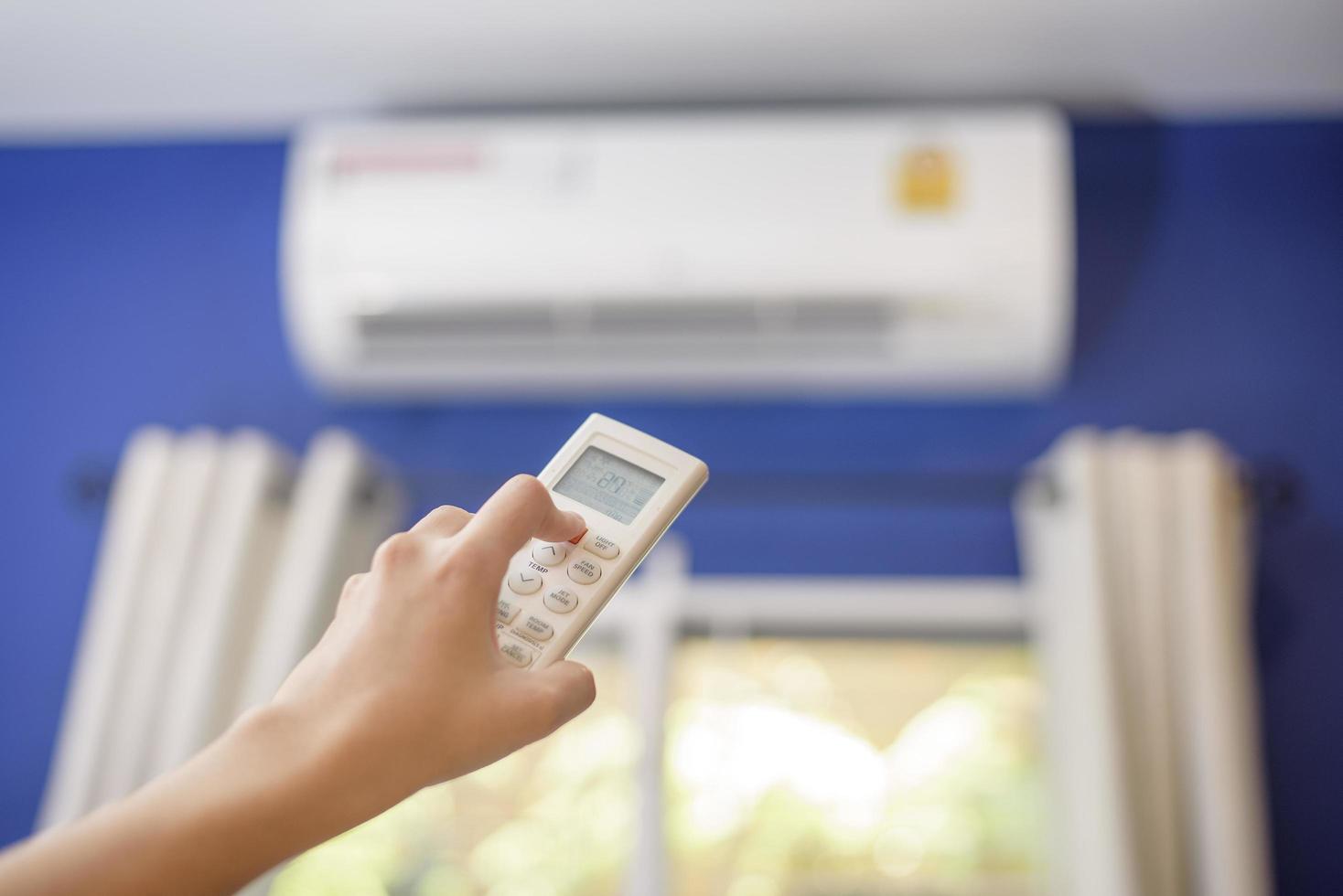 Com onda de calor excessivo, veja dicas para evitar aumento na conta de luz