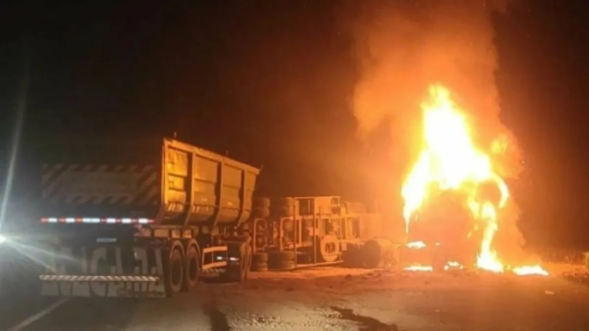 Motorista morre carbonizado após colidir com carreta no Pará