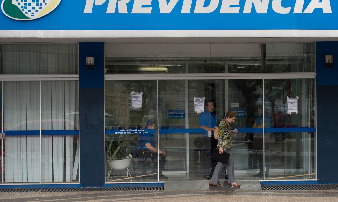 INSS fará ligações para quem aguarda perícia médica a partir de segunda-feira (25)