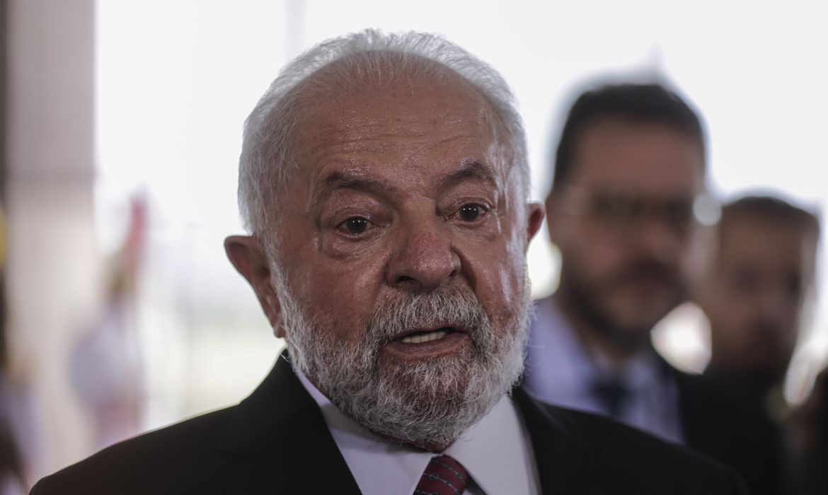 Governo Lula é aprovado por 54% dos brasileiros, aponta pesquisa encomendada pelo Planalto