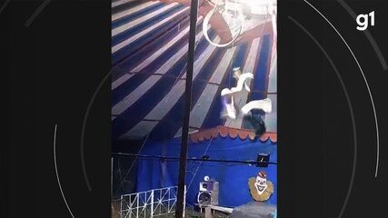 Vídeo: artista circense despenca durante apresentação